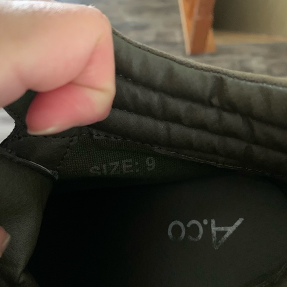 Woman’s shoes - Picture 4 of 4